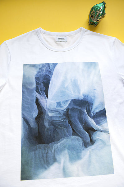 T-Shirt: PLASTIC BAG LANDSCAPE | Artist: Vilde Rolfsen - Streetwear - Ingmar Studio